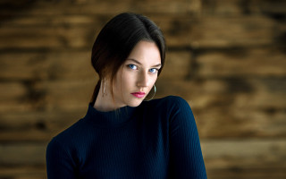 Blue eyed woman black top - a black top free wallpaper