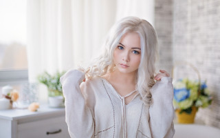 Blonde woman brick wall white - a brick wall free wallpaper