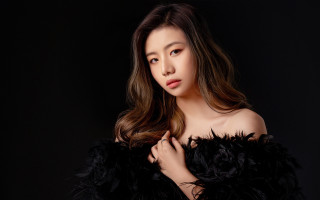 Woman longhair blackfeathereddress posing chuibuk - private press free wallpaper