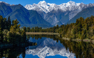 Lake mountains trees reflection blue - mountain and trees free wallpaper
