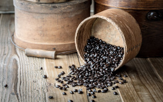 Wooden bucket black beans wooden - a wooden barrel free wallpaper