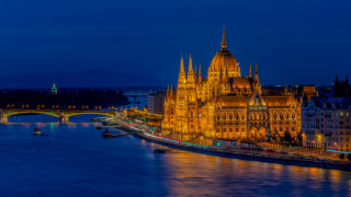 Large building bridge boat night - a bridge over free wallpaper