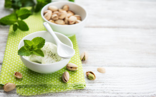 Ice cream nuts green napkin - a spoon free wallpaper