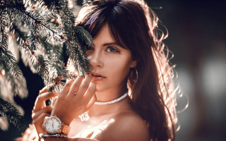 Woman watch tree portrait fashion - her wrist free wallpaper