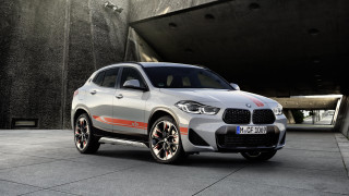 Silver bmw suv building large - 4k uhd image free wallpaper