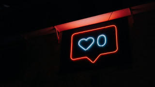 Neon heart bubbles red light - neon free wallpaper