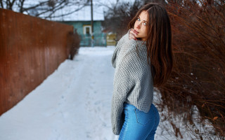 Woman snow winter portrait barbezonschool - a house in the background free wallpaper