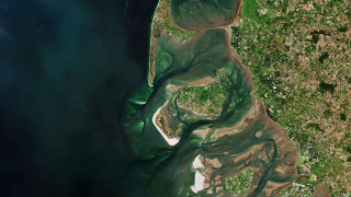 Satellite water land water puzzle - the middle of the picture free wallpaper