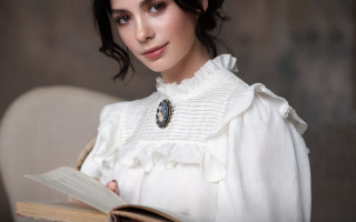 Woman white blouse smiling book - a necklace free wallpaper