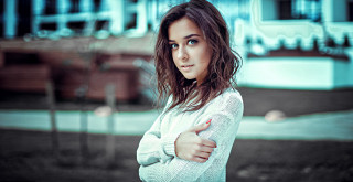 Elina karimova portrait blurry bokeh - her arm free wallpaper