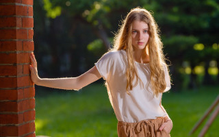 Woman brick wall park blonde - her arm free wallpaper