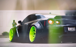 Black car yellow wheels green - a black car free wallpaper