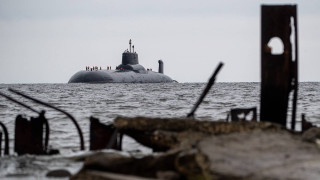 Submarine ocean group people military - a group of people free wallpaper