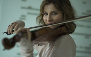 Woman violin smile blonde blue - eva švankmajerová free wallpaper