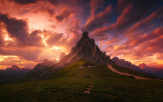 Mountain house cloudy sunset path - a sunset behind free wallpaper