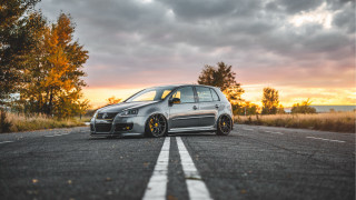 Small car sunset clouds autumn - golden hour free wallpaper