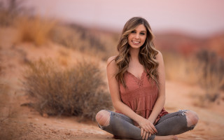 Desert sitting woman blurry beach - portrait photography free wallpaper
