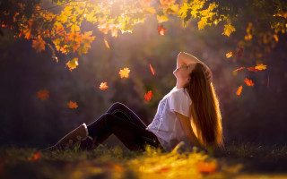 Girl grass leaves autumn fire - anka zhuravleva free wallpaper