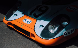 Car gulf logo closeup neoclassic - a close up of a car free wallpaper