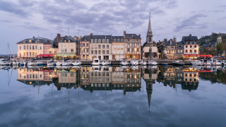Harbor boats dusk clocktower cityscape - a harbor free wallpaper