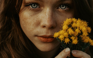 Woman holding flowers autumn brown - a bunch of flowers free wallpaper