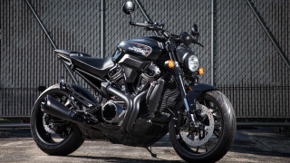 Black motorcycle fence neoclassicism digital - a chain link fence behind free wallpaper