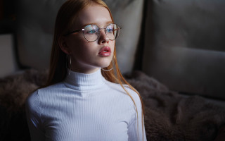 Woman glasses couch fur rug - glass free wallpaper