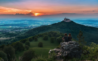 Castle hill sunset rock city - two person free wallpaper