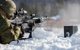 Soldier snow machinegun clouds smoke - round free wallpaper