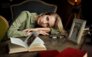 Woman book glasses portrait blurry - a pair of glasses free wallpaper