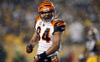 Football player running snow mouth - his hands out free wallpaper