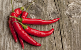 Red peppers wooden table wood - a face free wallpaper