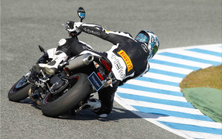 Man riding motorcycle race track - a man riding free wallpaper