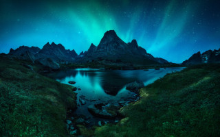 Mountain range lake green field - a green field below free wallpaper