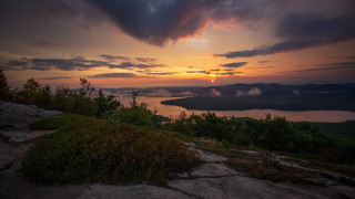 Sunset lake mountains clouds city - a few bush free wallpaper