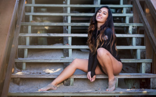 Woman sitting stairs smiling olive - olive skin free wallpaper