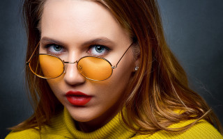 Woman glasses yellow sweater red - neofauvism free wallpaper