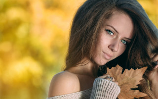 Woman leaf smile yellow background - a leaf free wallpaper