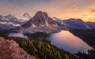 Mountain lake trees sunset pink - the foreground and a sunset in the background free wallpaper