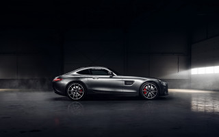 Silver car dark room spotlight 2 - a silver car free wallpaper
