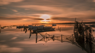 Boats lake cloudy sunset nets - a group of boats free wallpaper