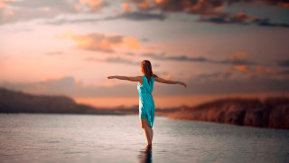 Woman blue dress water outstretched 2 - a woman free wallpaper for desktop
