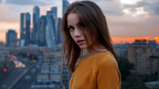Woman city skyline sunset red - a city skyline in the background free wallpaper