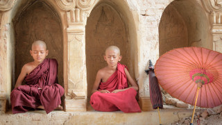 Monks umbrella kimono arch stone - fang congyi free wallpaper