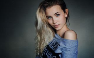 Woman longhair blue shirt jeans - a woman free wallpaper for desktop