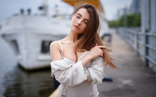 Woman dock boat romantic fashion - the water free wallpaper