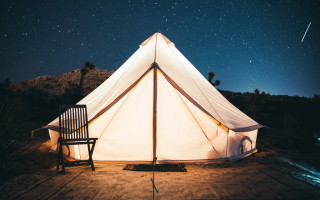 Tent chair night stars astronaut - a chair in front free wallpaper