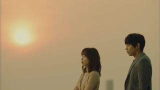 Couple people ocean sun background - byeon sangbyeok free wallpaper