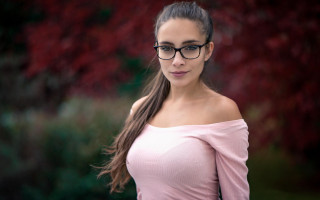 Woman glasses tree red leaves - glass free wallpaper