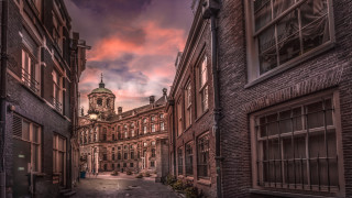 Cityscape clocktower bridge sunset twilight - a clock tower in the distance free wallpaper